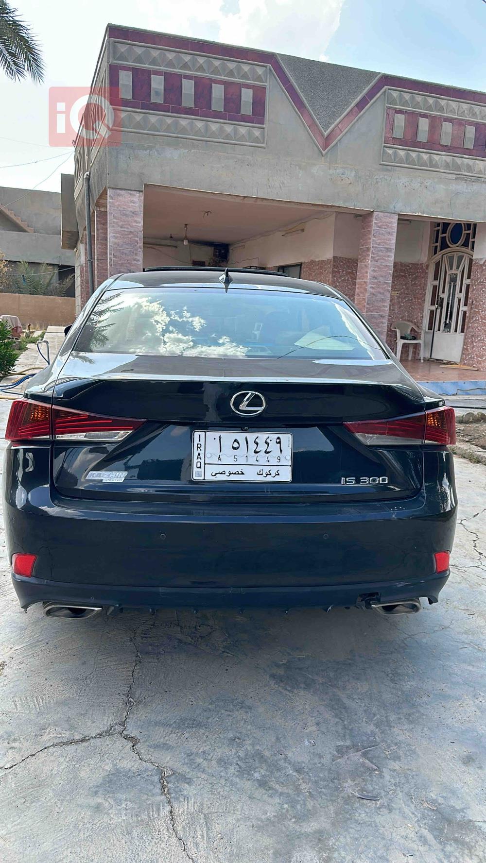 لێکزس IS